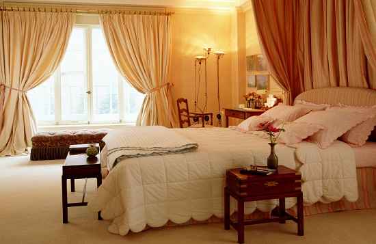 bedroom curtains with beautifull colour