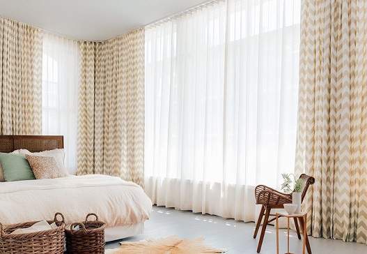 eyelet-curtains-living-room