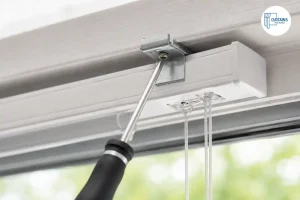 Tightening a loose blind bracket screw